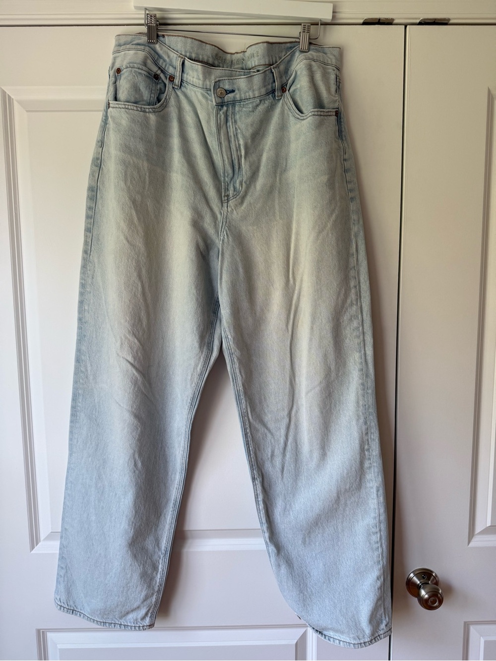 American Eagle Strigid High Rise Light Wash Straight Leg Jeans, Size 18